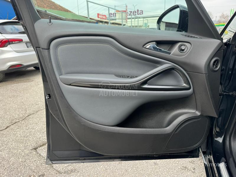 Opel Zafira 1.6 cng COSMO