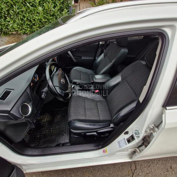 Toyota Auris 1.8 hibrid