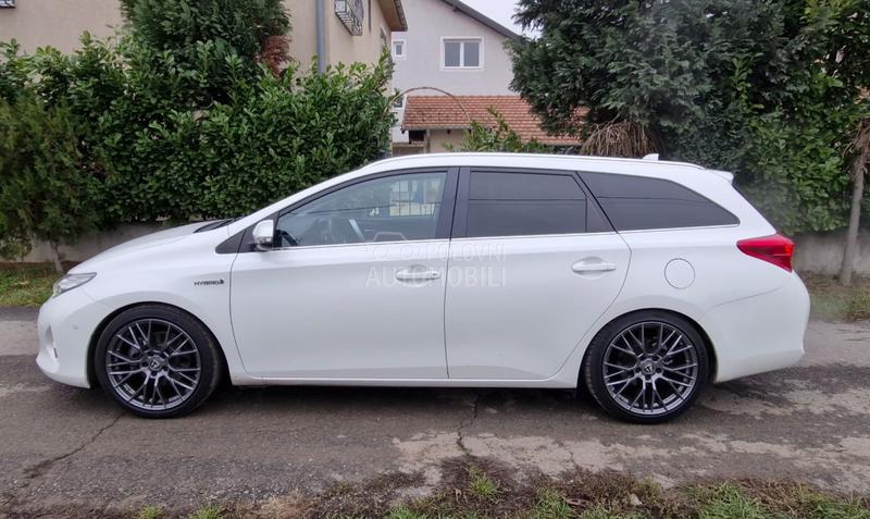 Toyota Auris 1.8 hibrid