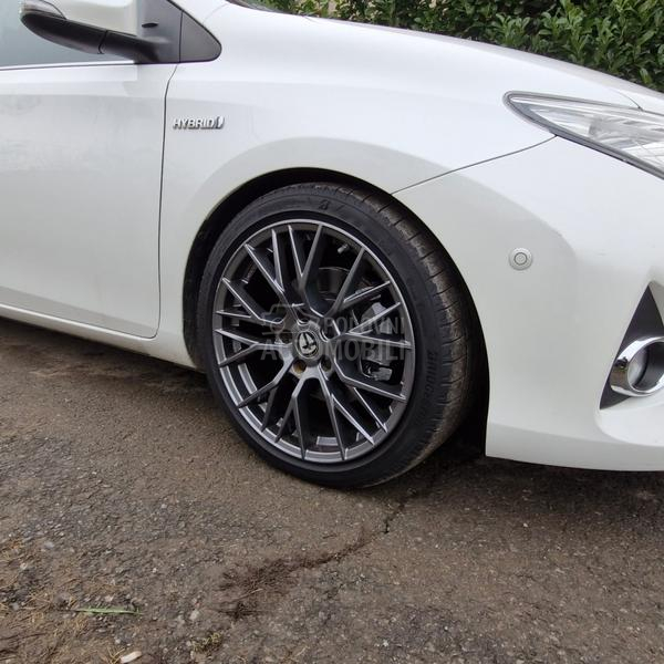 Toyota Auris 1.8 hibrid