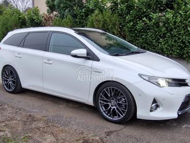 Toyota Auris 1.8 hibrid