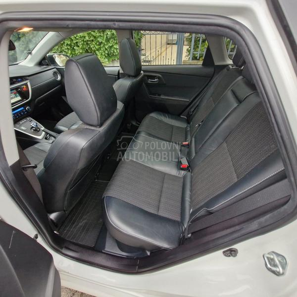 Toyota Auris 1.8 hibrid