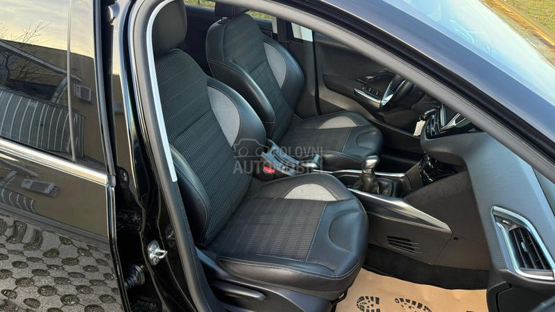 Peugeot 2008 1.6HDi ALLURE