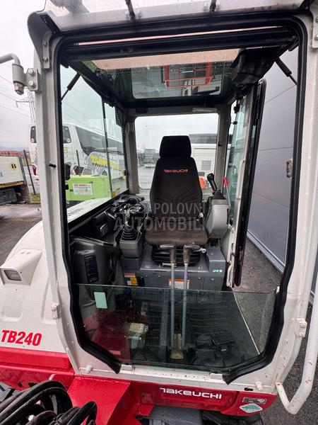 Takeuchi TB240  TOP STANJE