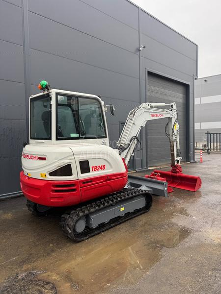 Takeuchi TB240  TOP STANJE