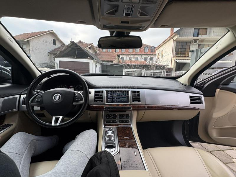 Jaguar XF 