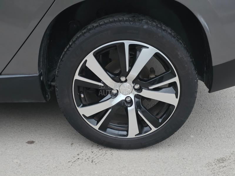 Peugeot 2008 1.6hdi ALLUR/NAV I