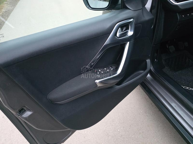 Peugeot 2008 1.6hdi ALLUR/NAV I