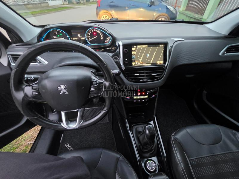 Peugeot 2008 1.6hdi ALLUR/NAV I