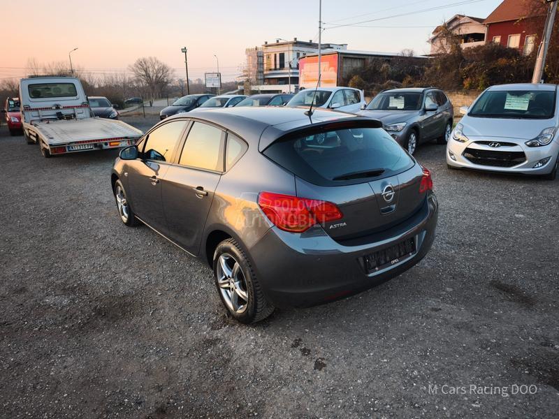 Opel Astra J 1.6 ENJOY