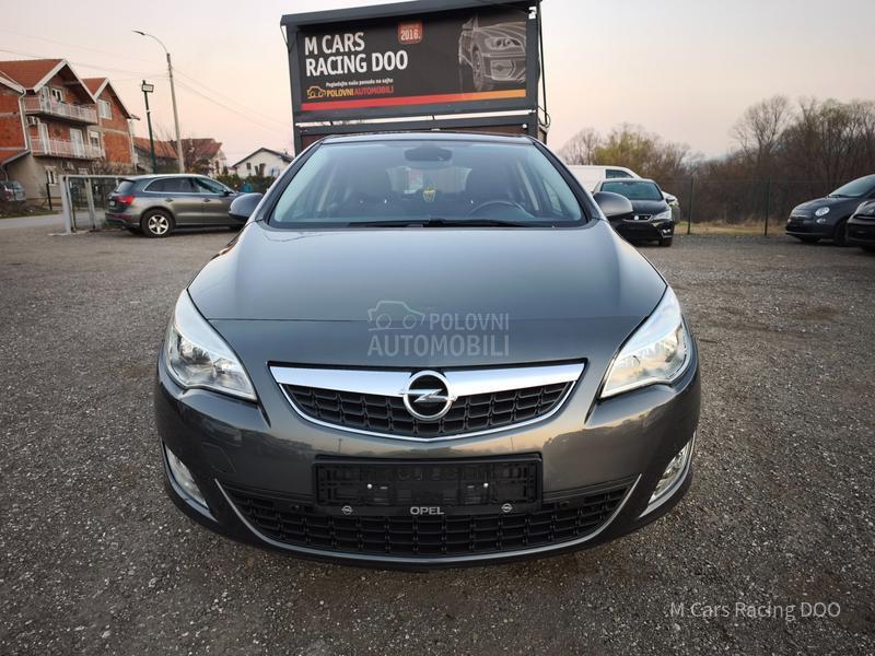 Opel Astra J 1.6 ENJOY