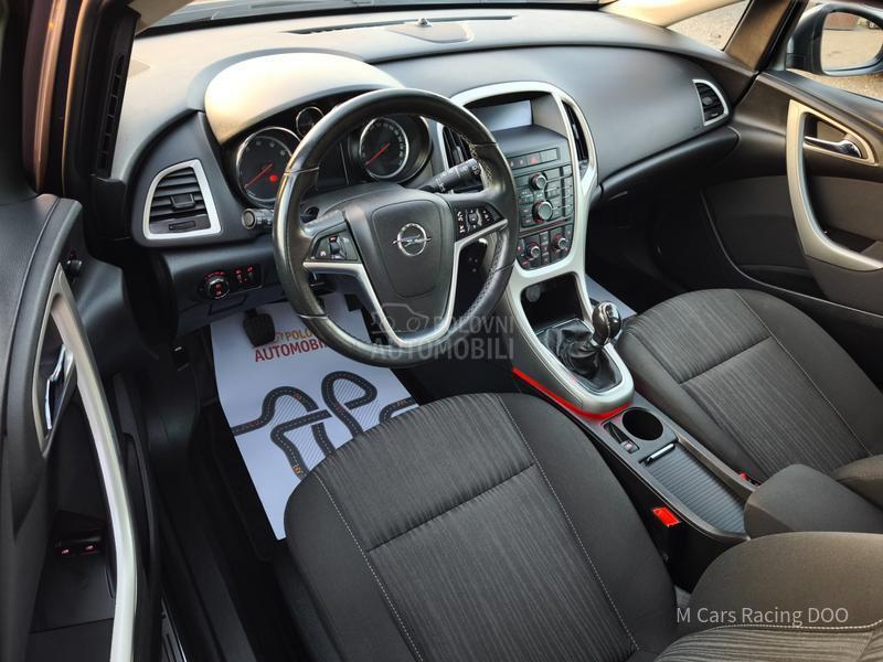 Opel Astra J 1.6 ENJOY