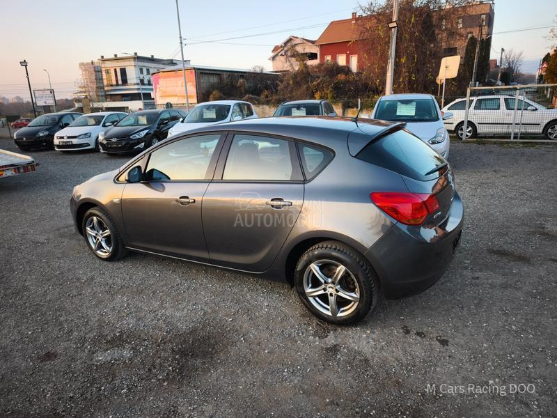 Opel Astra J 1.6 ENJOY