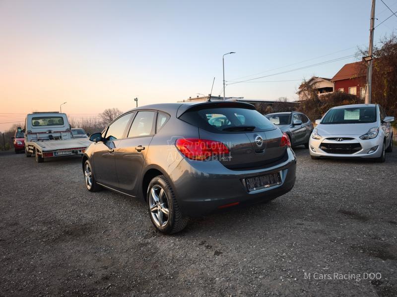 Opel Astra J 1.6 ENJOY