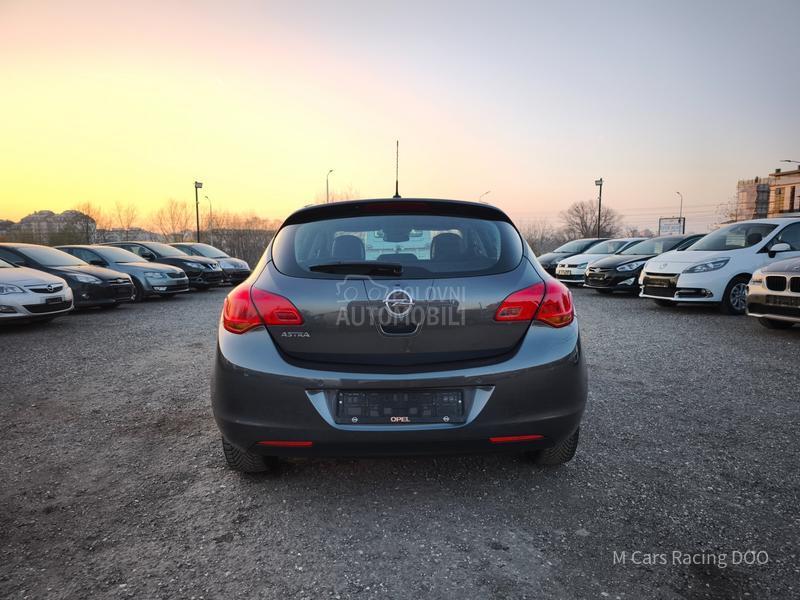 Opel Astra J 1.6 ENJOY