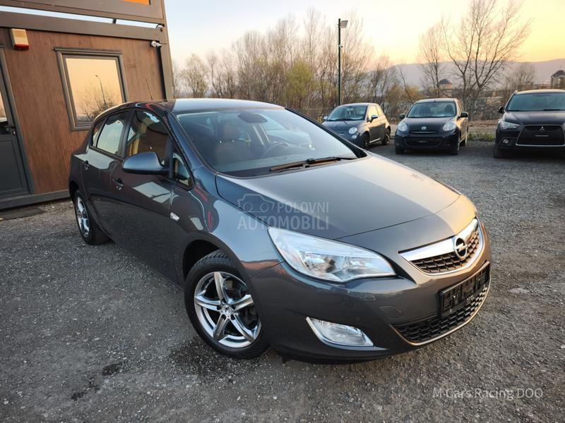 Opel Astra J 1.6 ENJOY