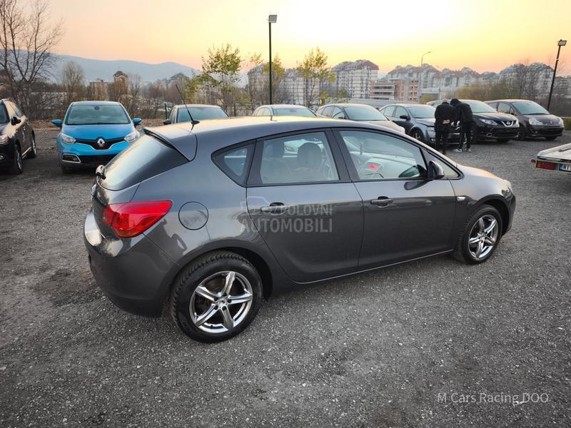 Opel Astra J 1.6 ENJOY