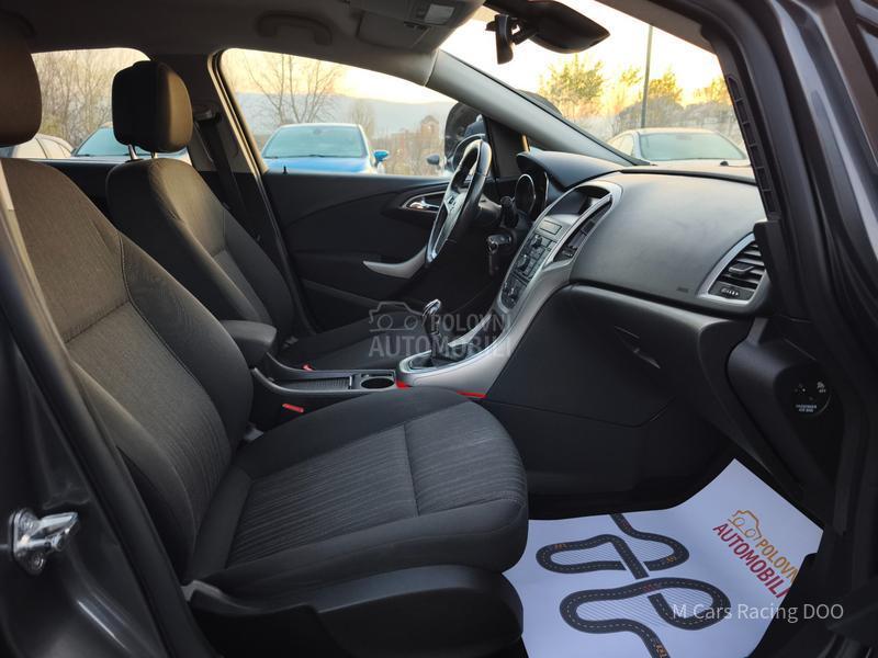 Opel Astra J 1.6 ENJOY