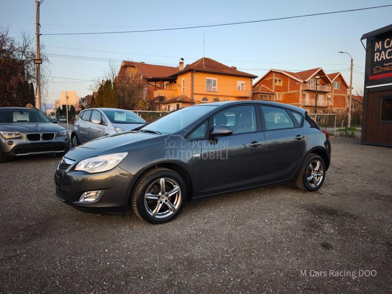 Opel Astra J 1.6 ENJOY