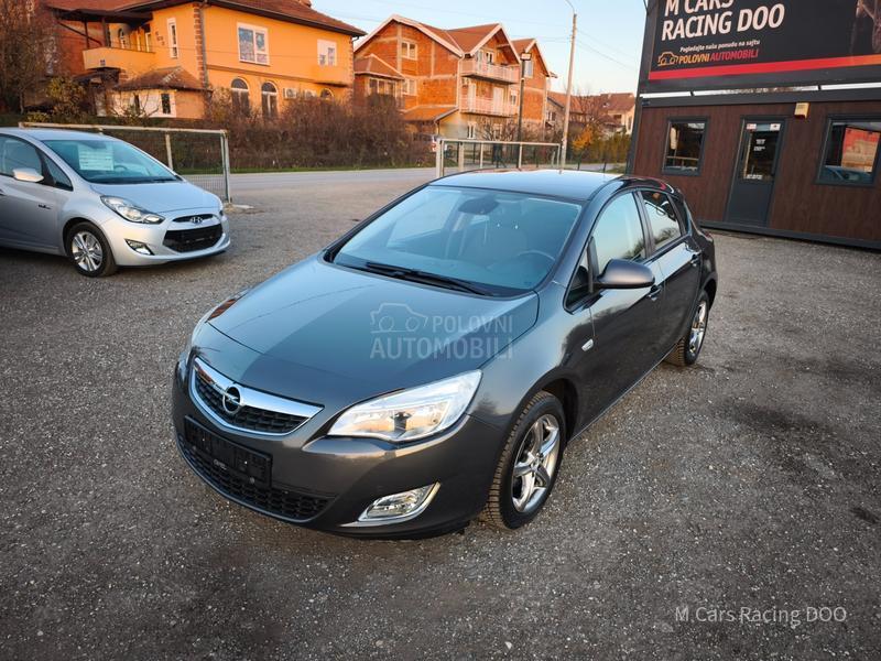 Opel Astra J 1.6 ENJOY