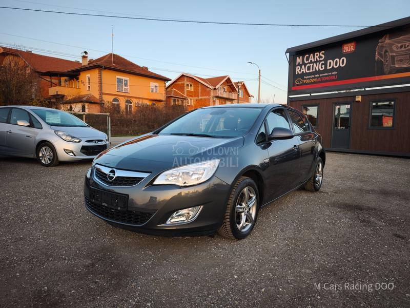 Opel Astra J 1.6 ENJOY