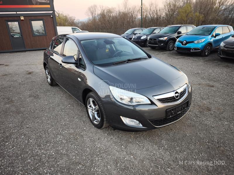 Opel Astra J 1.6 ENJOY