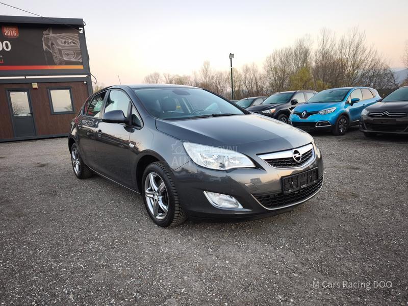 Opel Astra J 1.6 ENJOY