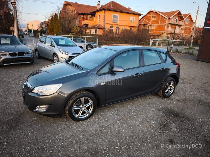Opel Astra J 1.6 ENJOY