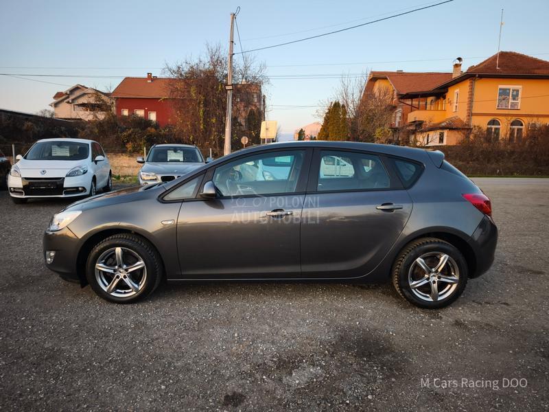 Opel Astra J 1.6 ENJOY