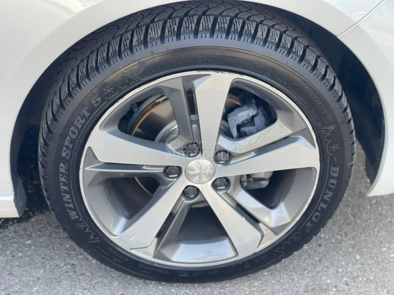 Peugeot 308 ALURE LED PERLA