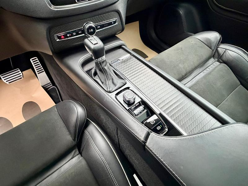 Volvo XC90 R-Design/7Sed/Perla