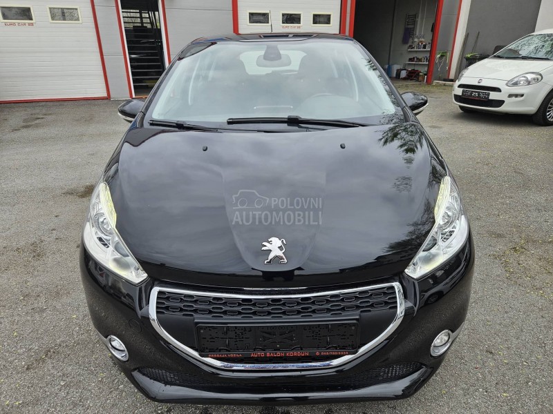 Peugeot 208 N A V I  L E D
