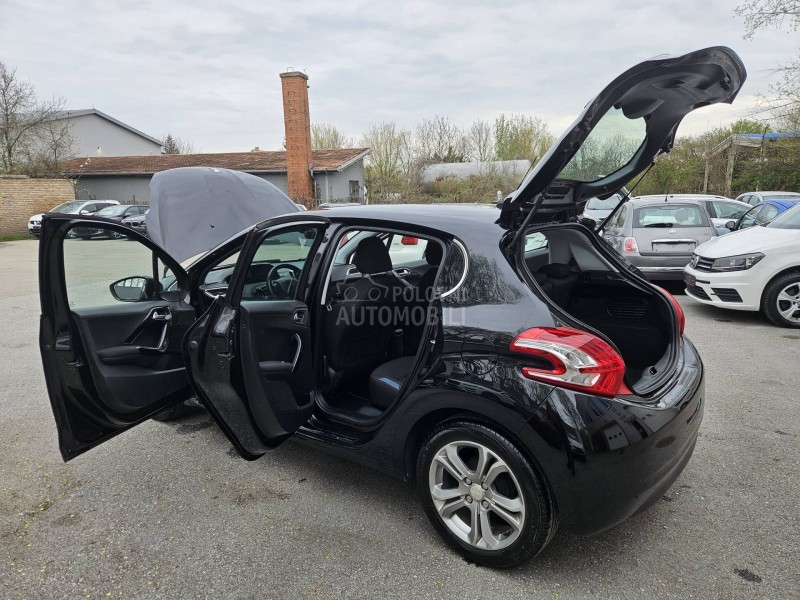 Peugeot 208 N A V I  L E D