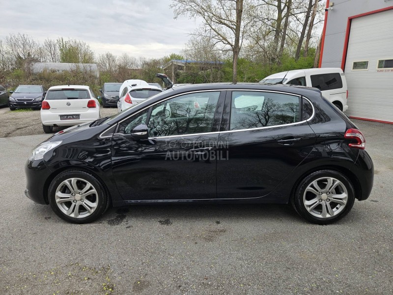 Peugeot 208 N A V I  L E D