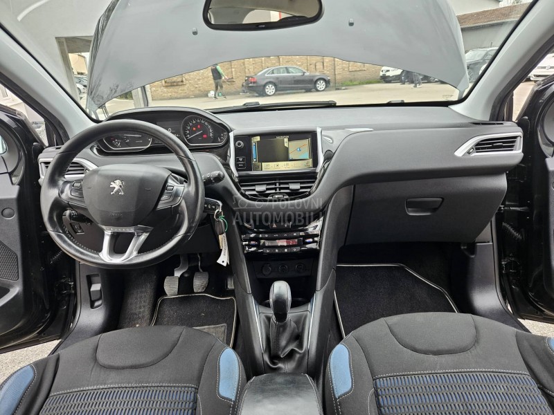 Peugeot 208 N A V I  L E D