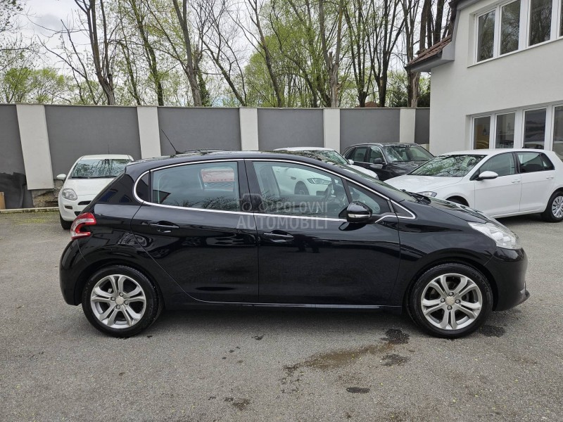Peugeot 208 N A V I  L E D