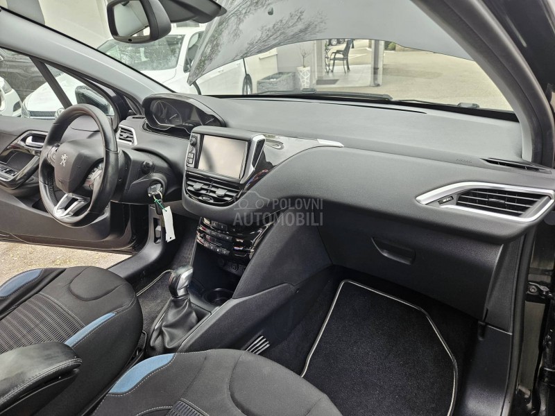 Peugeot 208 N A V I  L E D