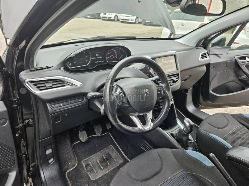 Peugeot 208 N A V I  L E D