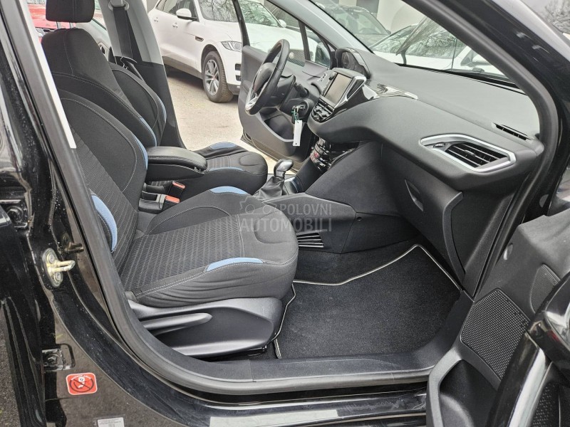 Peugeot 208 N A V I  L E D