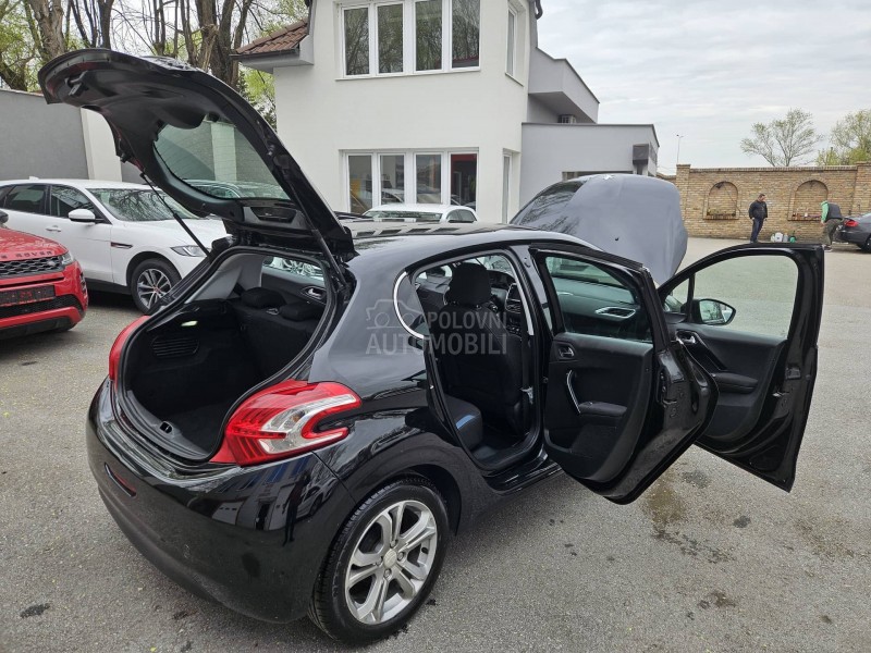 Peugeot 208 N A V I  L E D