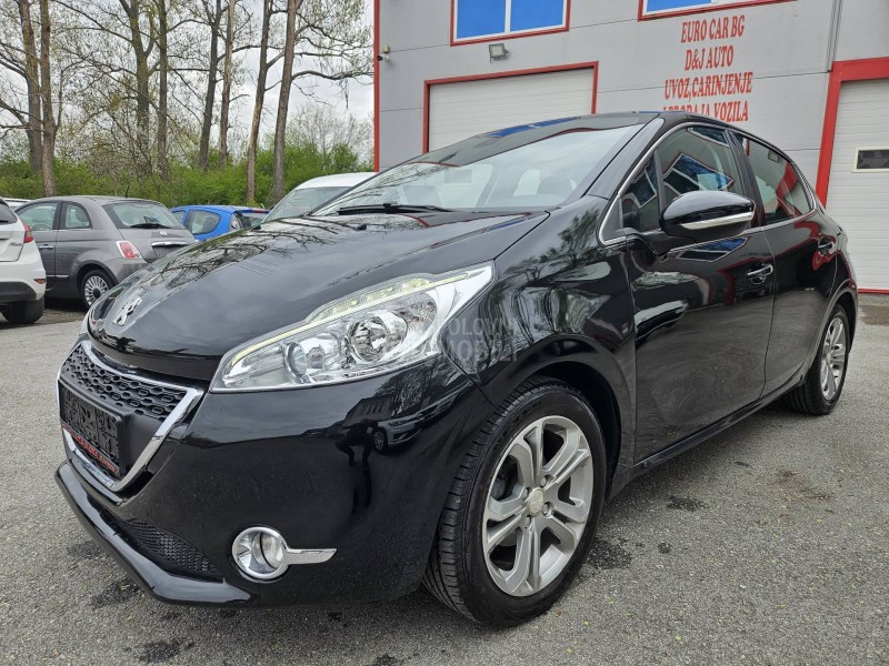 Peugeot 208 N A V I  L E D