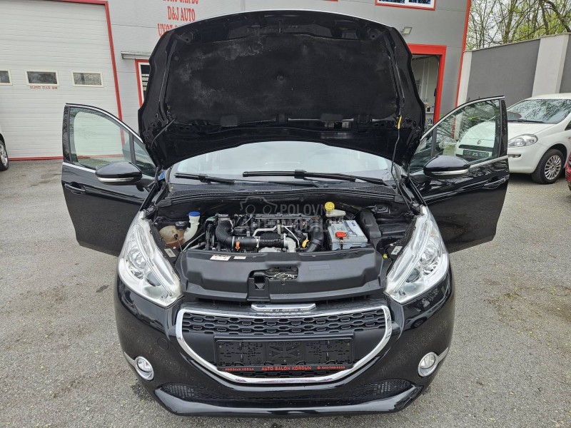 Peugeot 208 N A V I  L E D