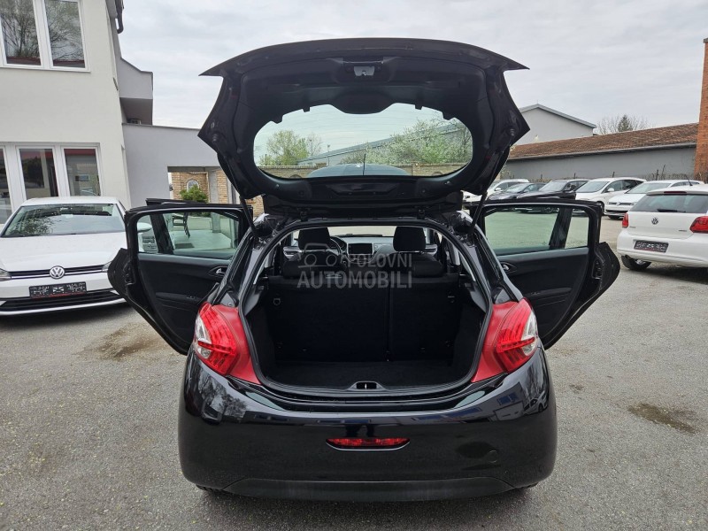 Peugeot 208 N A V I  L E D