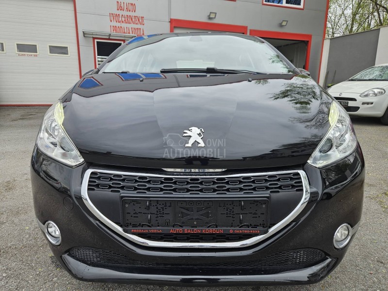 Peugeot 208 N A V I  L E D