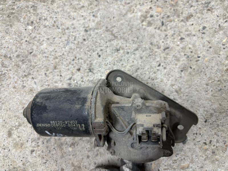 Prednji motor brisaca