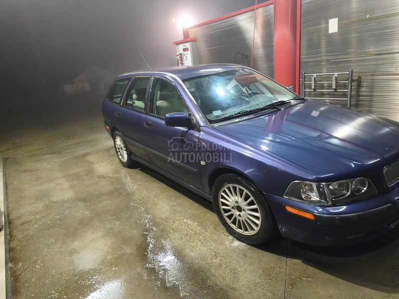 Volvo V40 