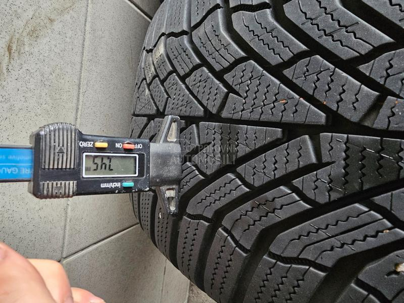 Kumho 235/50 R17 Zimska