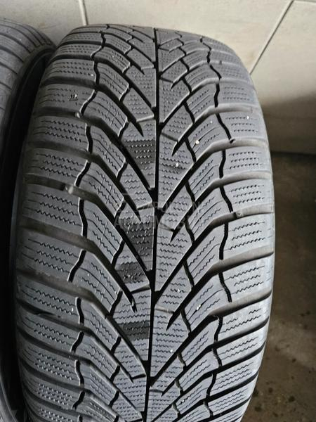 Kumho 235/50 R17 Zimska