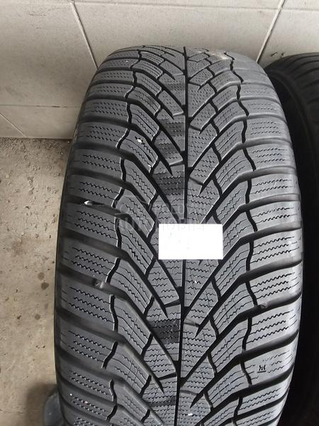Kumho 235/50 R17 Zimska