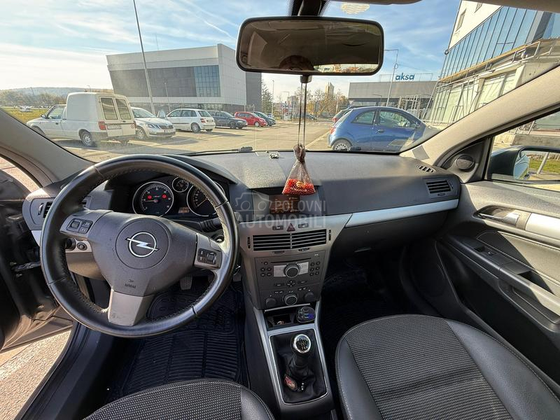 Opel Astra H 